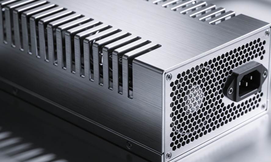 В каких случаях следует отдавать предпочтение нержавеющей стали, а в каких — алюминию, при изготовлении промышленных корпусов на заказ?